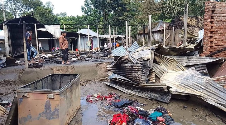 ঠাকুরগাঁওয়ের রুহিয়ায় ৬টি পরিবারে ঘর আগুনে পুড়ে ছাই
