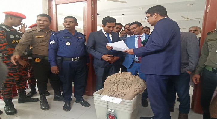 বাগেরহাটে ৪৮৮টি কেন্দ্রে পৌচেছে নির্বাচনী সরঞ্জাম
