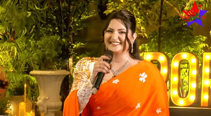 সাদামাটা ‘শিউলি সন্ধ্যা’য় পরীমণির জন্মদিন উদযাপন