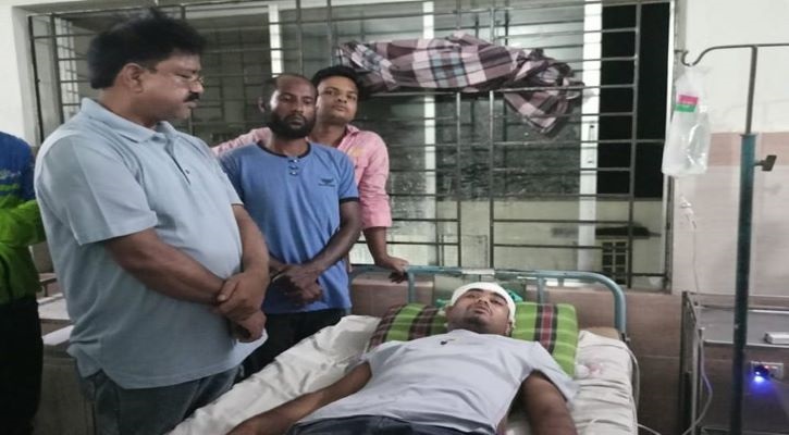 মাগুরায় হাঁস চোরের আক্রমনে সাংবাদিক আহত