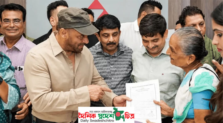 ৫০ পরিবারের হাতে নতুন বাড়ির চাবি তুলে দিলেন সালমান