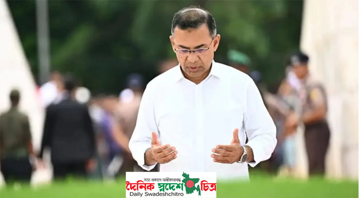 দেশে ফিরেই মা-বাবার কবর জিয়ারত করলেন প্রধানমন্ত্রী