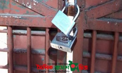 কুষ্টিয়া সিভিল সার্জন অফিসে চাকরির নিয়োগ পরীক্ষায় দুর্নীতির অভিযোগ, প্রধান ফটকে তালা