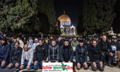 কড়াকড়ির মধ্যেই আল-আকসায় প্রথম তারাবিহ সম্পন্ন