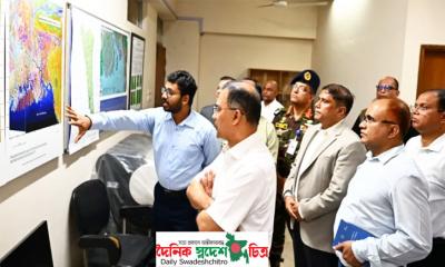 মহাকাশ গবেষণা প্রতিষ্ঠান ‘স্পারসো’ আকস্মিক পরিদর্শনে প্রধানমন্ত্রী