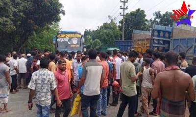 ঝিনাইদহে বাসচাপায় স্ত্রী নিহত, স্বামী হাসপাতালে, স্থানীয়দের সড়ক অবরোধ