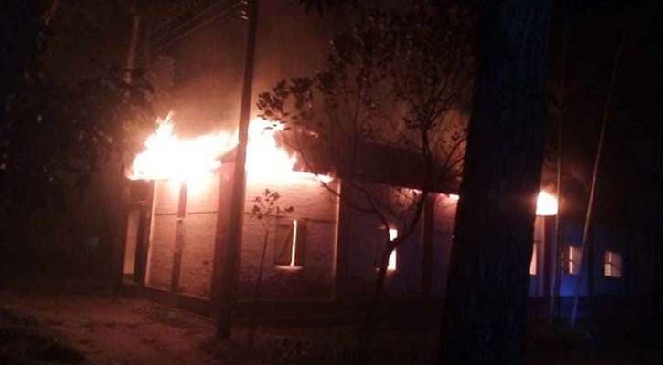 গফরগাঁওয়ে ভোটকেন্দ্রে আগুন