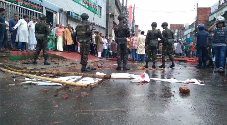 নওগাঁয় আওয়ামী লীগের অফিস ভাঙচুর, এএসপিসহ আহত ১৫