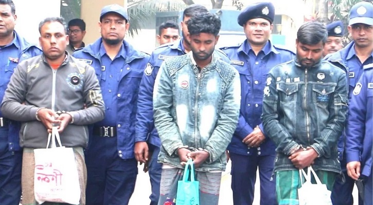 হত্যার পর জানাজা-দাফনে অংশ নেয় তিন যুবক