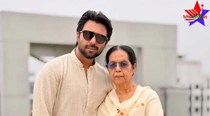 মায়ের জন্মদিনে অপূর্ব, ‘তুমি হাসলে আমার পৃথিবী আলোয় ভরে যায়’